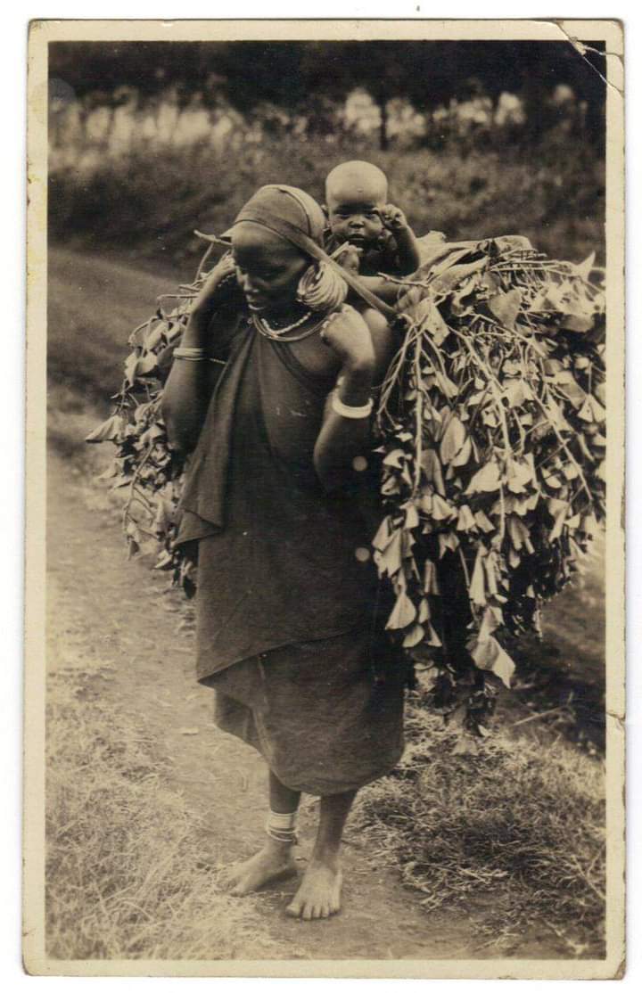 Agĩkũyũ elders and family
